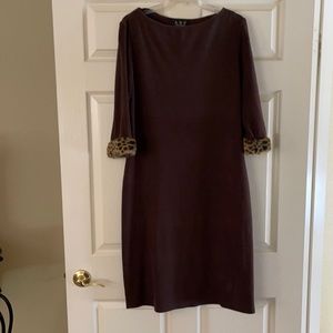 Brown dress with leopard fur quarter sleeves